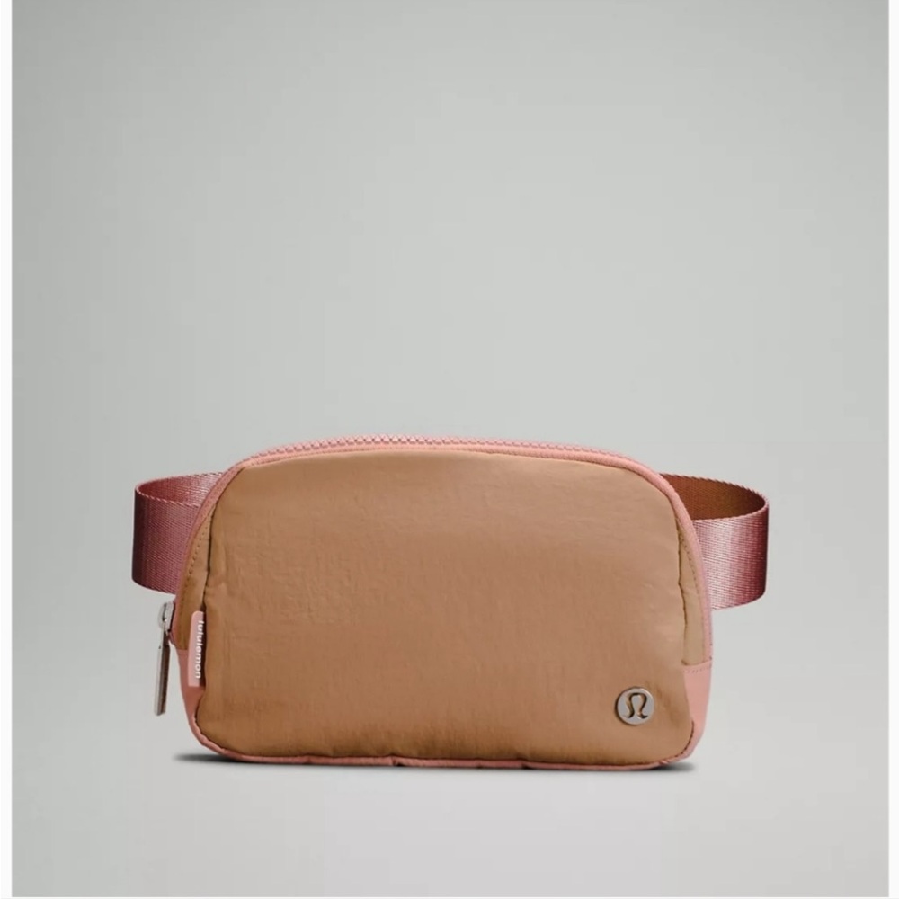 Lululemon Everywhere Belt Bag